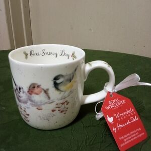 NWT Royal Worcester Christmas Mug, "One Snowy Day" By Hannah Dale